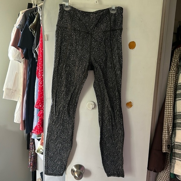 Athleta Lightning Stash 7/8 tight - black/white - Picture 2 of 7